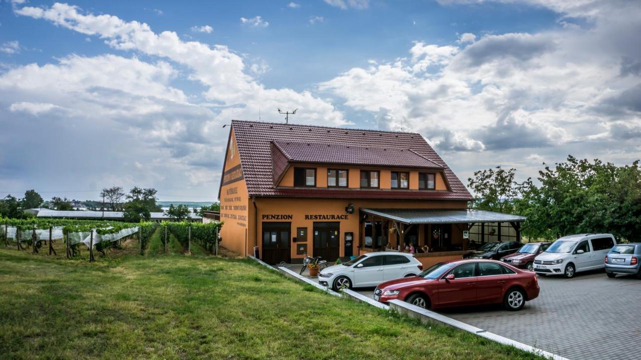 Penzion S Restauraci Na Furhaple Sakvice Exterior photo