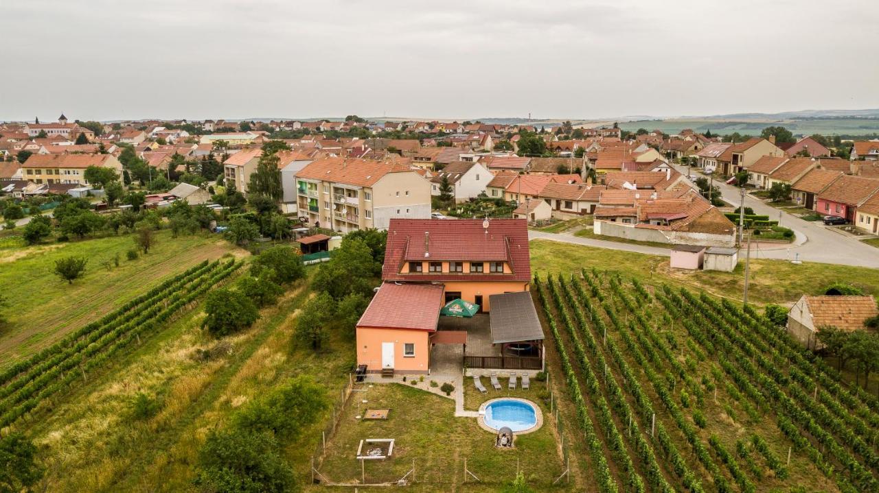 Penzion S Restauraci Na Furhaple Sakvice Exterior photo